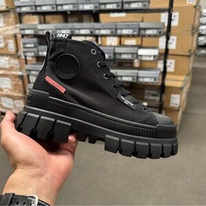 Palladium Women's Black and Pink Platform Sneakers